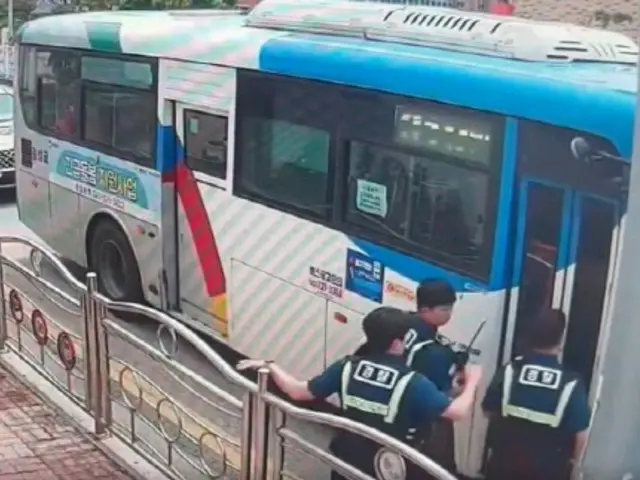 "Sebuah adegan dari film muncul di pikiran" - Seorang pria berusia 50-an mencuri bus dan pergi berlibur di siang hari - Media Korea Selatan