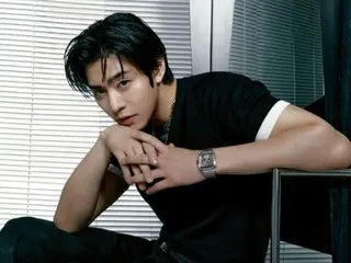 Aktor Ahn HyoSeop merilis pictorial yang menunjukkan penampilannya seperti buku komik...Karisma yang lembut
