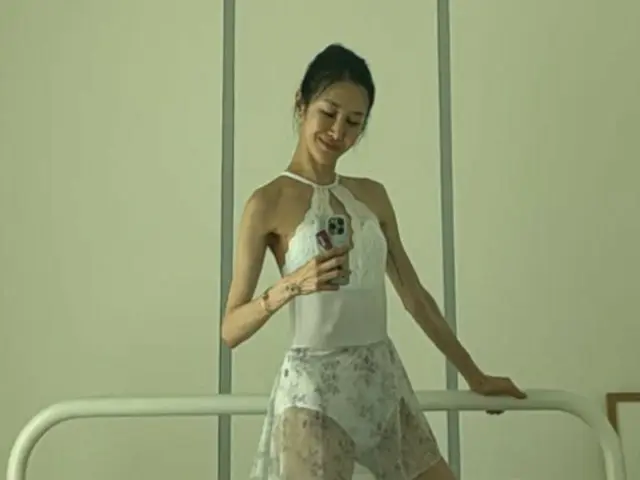 Istri aktor Uhm Tae Woong, Yoon Hae Jin, memperlihatkan bentuk tubuhnya yang terlatih melalui balet... "Slim & Beautiful"
