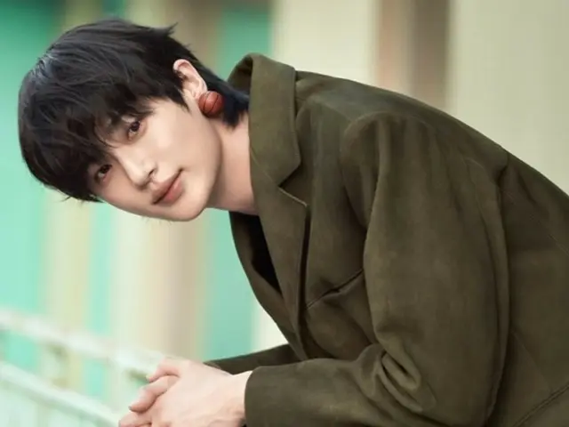 Byun Woo Seok juga terlihat bagus memakai anting basket... Dia bukan ikon cinta pertama