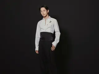 Visual Jung HaeIn yang bersinar di Milan Fashion Week... Tampilan unik dalam balutan tuksedo