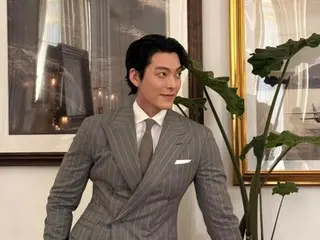 Kim WooBin tampak hebat dalam balutan jas... Ia memikat Milan dengan fisiknya yang luar biasa
