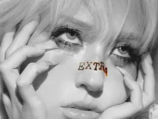 Somi merilis gambar sampul untuk singel digital "EXTRA"