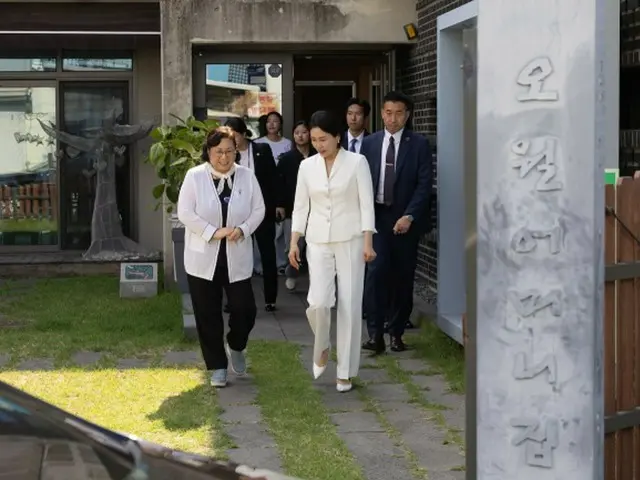 Ibu negara Kim Hye-kyung mengunjungi rumah ibunya pada bulan Mei untuk pertama kalinya dalam sebulan... "Untuk menepati janji" = Korea Selatan