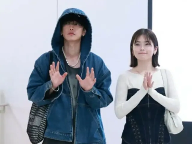 [Laporan Video Mode Bandara] Fuka Koshiba dan Takeru Sato, bintang "Marry My Husband" versi Jepang, tiba di Bandara Internasional Gimpo disambut oleh banyak penggemar