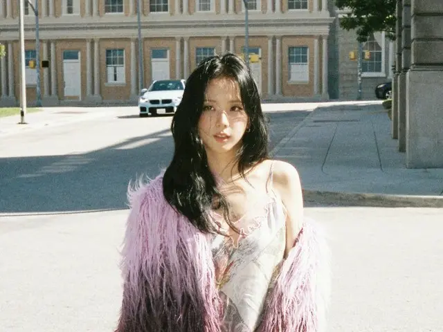 JISOO BLACKPINK dalam balutan gaun super mini yang menawan... "Sampai jumpa!"