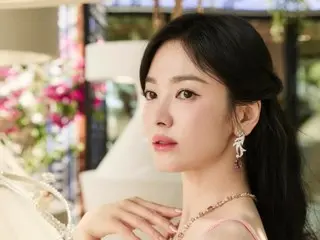 Song Hye Kyo, putri dari negeri merah muda? Kecantikannya bahkan membuat perhiasan menjadi pucat jika dibandingkan