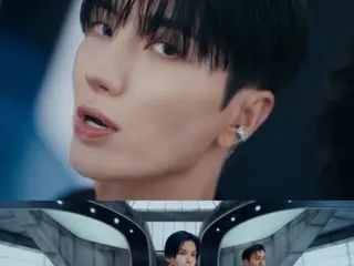 ♪Kamu dan aku kini bangkit dalam "Mode Ekspres"... "SUPER JUNIOR" mempersembahkan... "ulang tahun debut ke-20" yang memukau