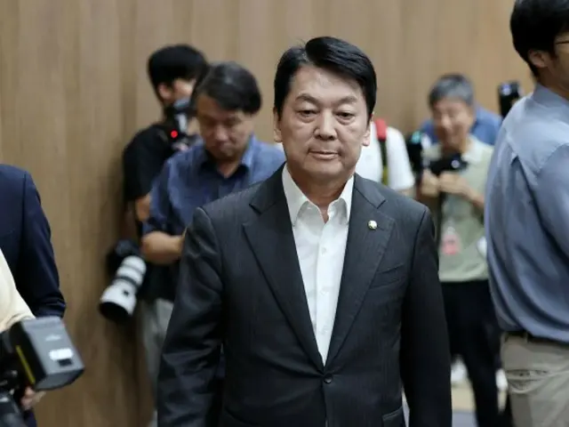Ahn Cheol-soo, anggota parlemen dari Partai People's Power: "Kim Moon-soo dan Han Dong-hoon, berhentilah membandingkan satu sama lain dan hadiri konvensi partai" (Korea Selatan)