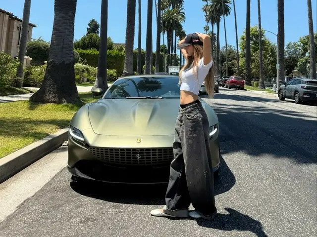 LISA BLACKPINK mengendarai supercar di Amerika... mengungkapkan kehidupan sehari-harinya yang mewah