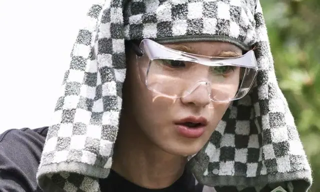 「SHINee」キー、炎天下でジャングルのようなテラスの草刈り作業＝「私は1人で暮らす」