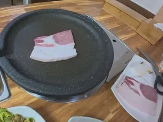 Media Korea menghentikan operasional restoran "samgyeopsal berlemak" di Ulleungdo