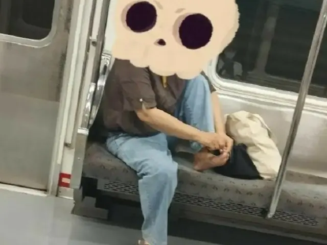 「ここは確かに韓国？」…地下鉄車内で爪を切り、菓子を食べた中年女性＝韓国