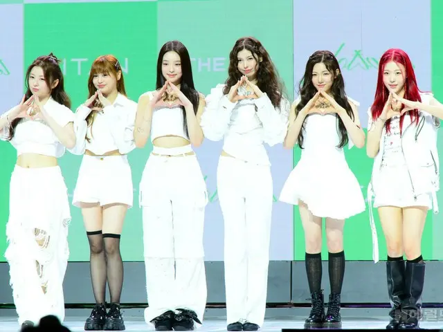[Foto] Girl group baru "AtHeart" mengadakan showcase untuk merayakan perilisan EP pertama mereka "Plot Twist"