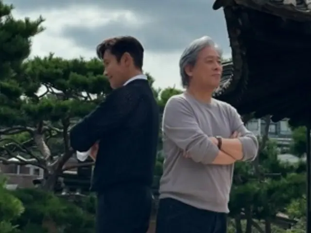 俳優イ・ビョンホン、パク・チャヌク監督との写真に…