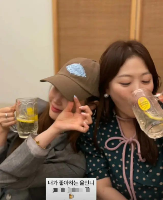 女優イ・ダヘ、シム・ジンファの肩に寄りかかって”ラブリー”…SE7ENの嫉妬を招くツーショット？