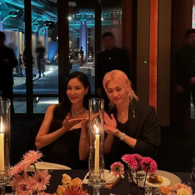 女優コ・ソヨン、「Stray Kids」フィリックスの横は照れる？…まるで「女王様と王子様」