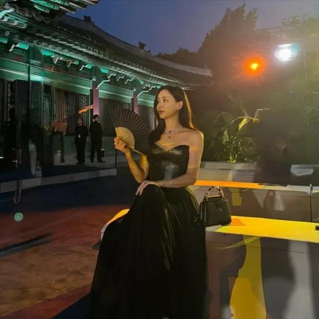 女優コ・ソヨン、「Stray Kids」フィリックスの横は照れる？…まるで「女王様と王子様」