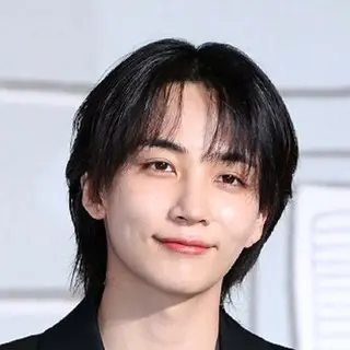 JEONGHAN（SEVENTEEN）