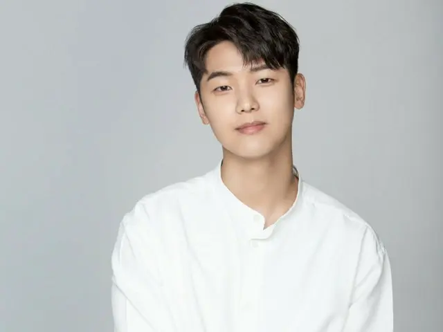 "CNBLUE" KANG MINHEE-hyuk mencoba melakukan lemparan pertama pada debutnya di Gwangju pada tanggal 9 bulan ini