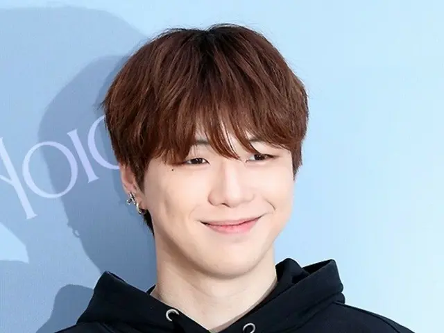 [Foto] KANGDANIEL (KANGDANIEL) berpartisipasi dalam acara pembukaan toko pop merek fashion...Jari hati sambil tersenyum