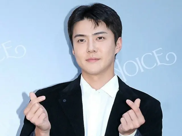 [Foto] "EXO" Sehun menghadiri acara pembukaan toko pop merek fashion... Salam dengan hati dua jari