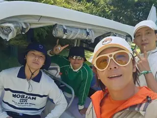 Hongki FTISLAND bersenang-senang bermain golf dengan Minhyuk dan Jungshin CNBLUE... "Cuacanya bagus dan para anggotanya bagus, jadi ini hari yang menyenangkan."