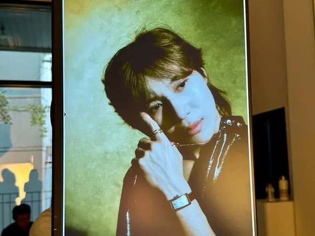 Taemin "SHINee" merilis foto di balik layar pemotretannya dengan "Cartier"...Penulis lirik Kim In-ah "Aku tidak bisa melihat jam karena wajahku"