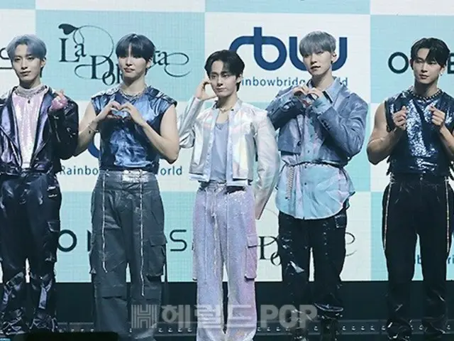 [Foto] “ONEUS” mengadakan showcase untuk memperingati perilisan album baru mereka “La Dolce Vita”