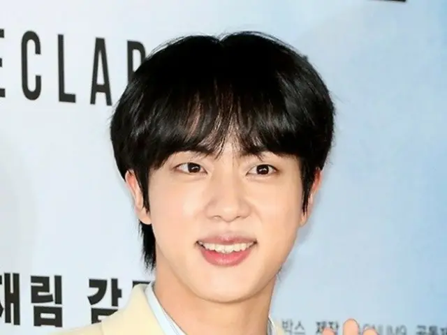 JIN "BTS" menduduki peringkat pertama dalam pemungutan suara untuk "Idola mana yang pandai menggunakan tangannya dan kemungkinan besar bisa membuat kue pinus di Chuseok?" Juara 2 "Stray Kids" Felix, Juara 3 Jaejung