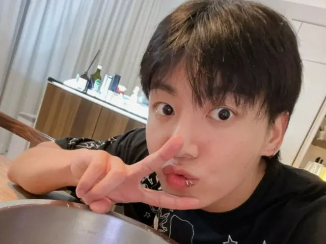 Penggemar di seluruh dunia memperhatikan foto otentikasi Jungkook (BTS) dan Makksu (mie dingin soba)