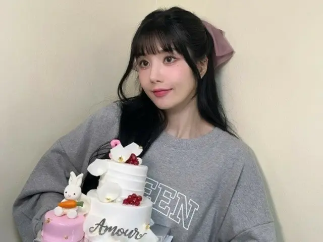 Penyanyi KWON EUN BI, bahkan yang imut pun menunjukkan sisi seksinya... visual yang cemerlang