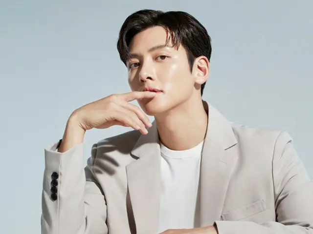 Ji Chang Wook terpilih sebagai model untuk merek kosmetik dasar fungsional... Citranya yang bersih dan bercahaya cocok dengan dirinya