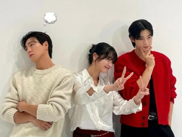 Tiga pengambilan gambar dengan Lee HyunWoo, Cha Eun Woo & Park GyuYoung... Apakah ada yang salah?