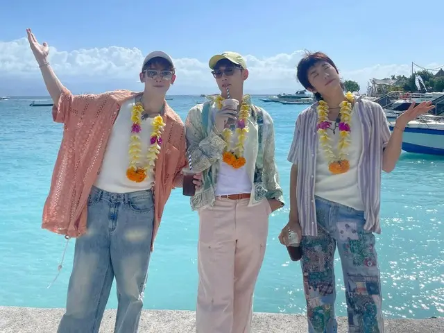 Wooyoung, Nichkhun, dan Jun.K "Afternoon Three" 2PM menyapa penggemar setelah menyelesaikan konten YouTube perjalanan mereka di Bali... "Terima kasih atas cintamu"