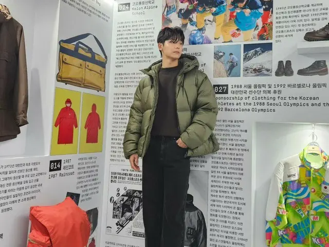 "CNBLUE" KANG MINHEE, pose model yang terlihat bagus dengan jaket hangat