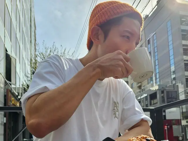 "TVXQ" Changmin menikmati musim gugur sambil bersepeda...komentar "cuaca bagus" dalam bahasa Jepang