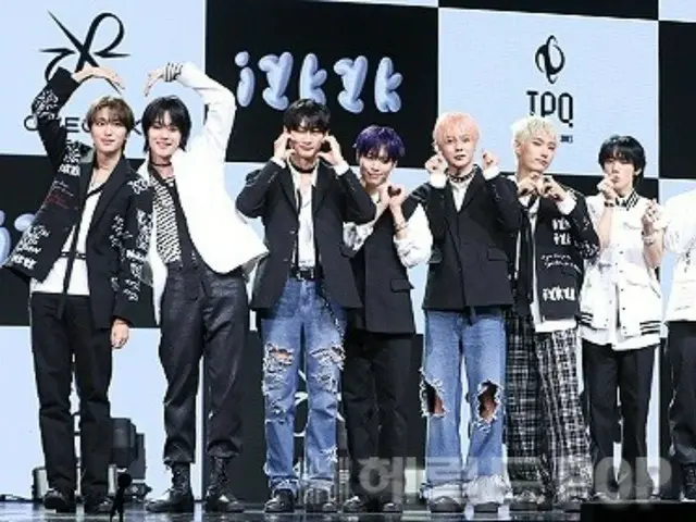 [Foto] "OMEGA X" mengadakan showcase untuk memperingati perilisan mini album ke-3 mereka "iykyk"!