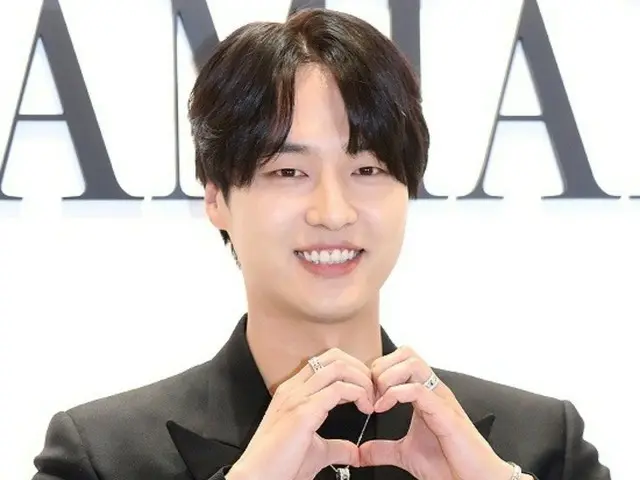 [Foto] Aktor Yang SeJong menghadiri acara pembukaan toko pop-up merek perhiasan...Hati terlihat malu