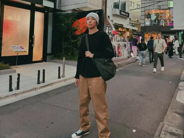 Jung Yong Hwa CNBLUE berjalan-jalan di sekitar Tokyo sebelum tur Jepangnya