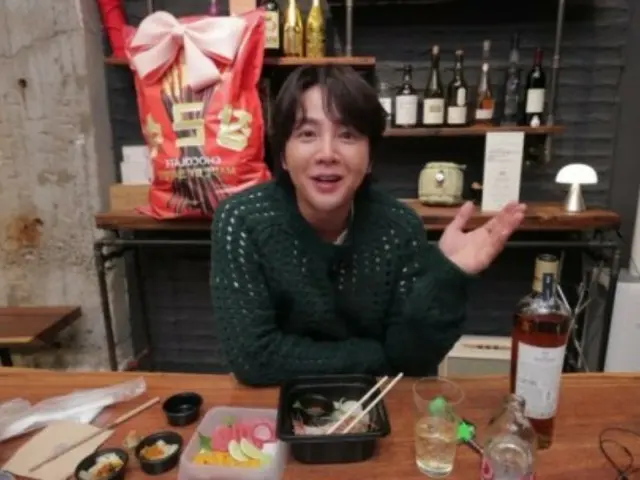 Jang Keun Suk berkomunikasi dengan penggemar melalui live streaming... “Satu-satunya hal yang tidak saya miliki adalah ‘kerendahan hati’”