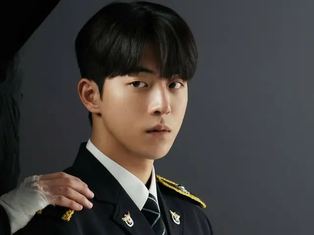 Aktor Nam Ju Hyuk merilis potongan di balik layar dari drama baru “Vigilante”… “Kehidupan ganda seorang mahasiswa polisi”