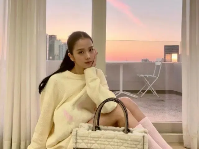 Kecantikan Jisoo "BLACKPINK" tetap tidak berubah bahkan setelah mereka putus... Visualnya yang murni membuat hati Anda berdebar-debar