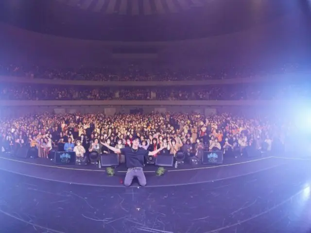 Jaejung berpose dengan fans di Sendai... "Aku sangat senang!"