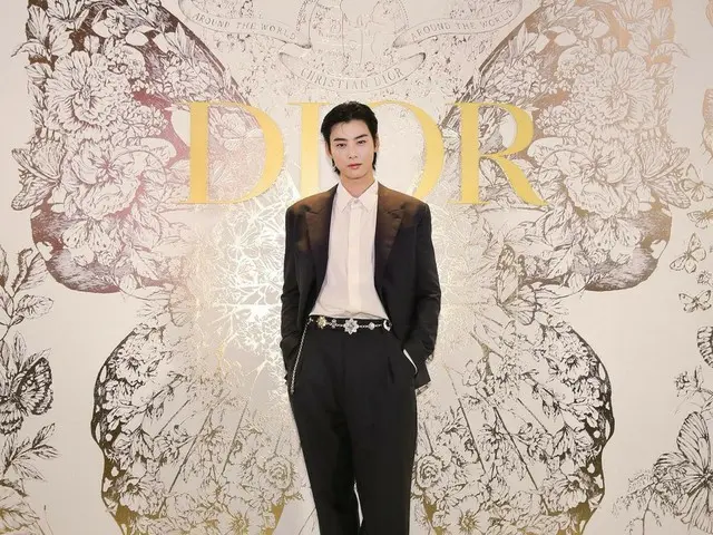 ``ASTRO'' Cha Eun-woo sudah mengenakan pakaian musim semi... Pangeran yang luar biasa dari ``Dior''