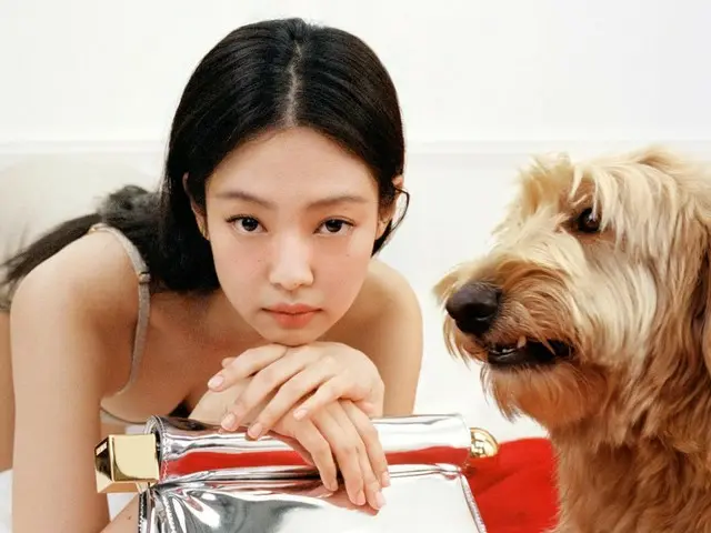 Jennie "BLACKPINK" mengambil foto gravure dengan anjing...Kombinasi lucunya membuatmu merasa hangat