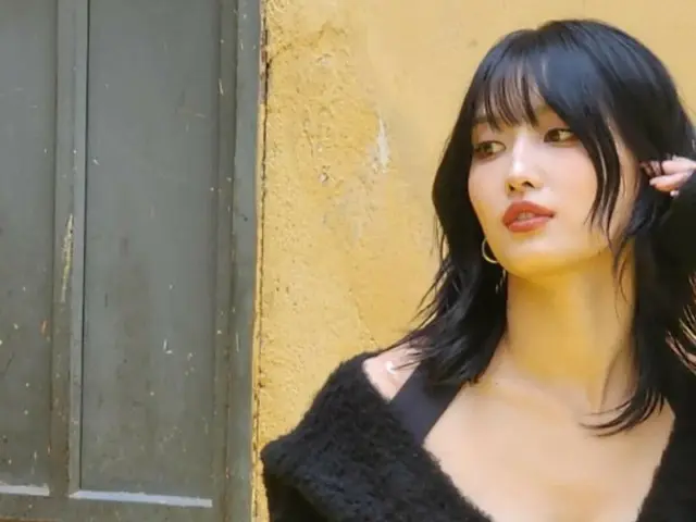 Pesona chic Momo "TWICE" dalam balutan busana serba hitam