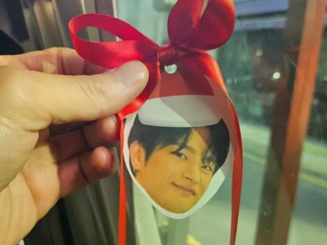 Seo In Guk, Selamat Natal yang terlambat...hadiah Natal yang lucu