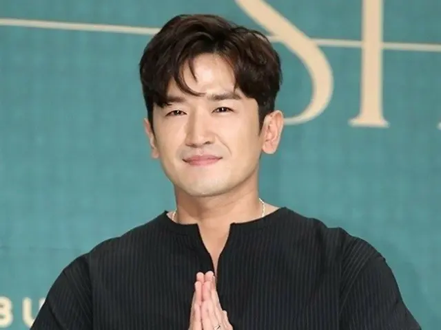 "SHINHWA" Lee Min Woo berubah menjadi seorang pelukis dan berpartisipasi dalam pameran donasi... Terkejut dengan perkembangan terkini yang tidak terduga