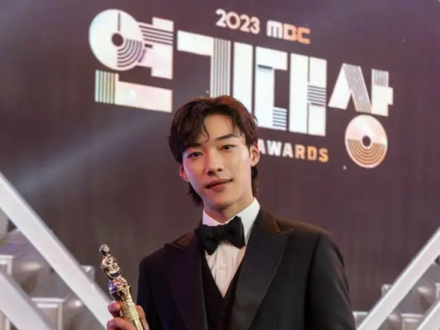 Aktor Woo DoHwan memenangkan hadiah utama di MBC Drama Awards... “Akting adalah profesi yang sulit untuk dipertahankan.”